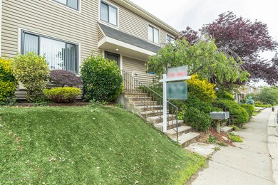 76 Arrowood Ct unit 597, Staten Island, NY 10309 - photo 2