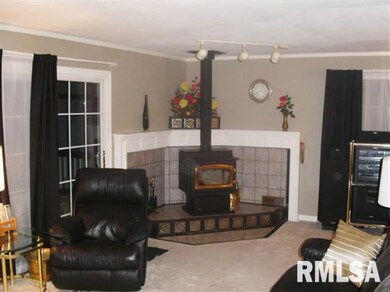 1208 Fairlane Dr, Bettendorf, IA 52722 - photo 5