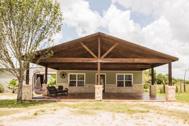 625 Avenue G, Alvin, TX 77511 - photo 2