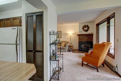 Kitchen / dining to living room