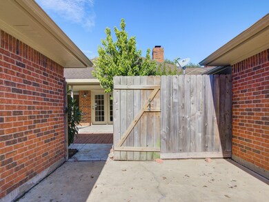 201 Skyview Terrace unit A, Friendswood, TX 77546 - photo 2