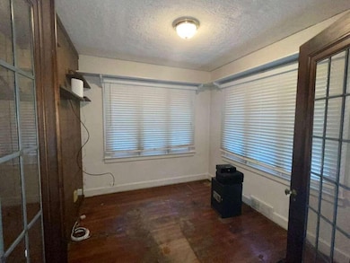 16 Devonshire Rd, Pleasant Ridge, MI 48069 - photo 5