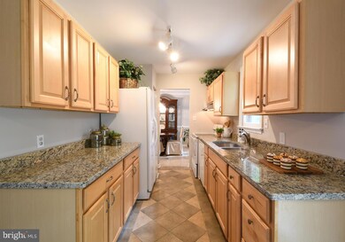 332 Albany St, Fredericksburg, VA 22407 - photo 4