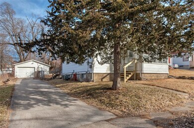 1501 Clinton Ave, Des Moines, IA 50313 - photo 2