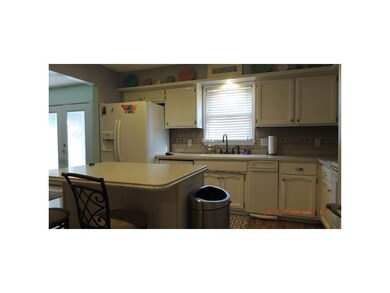 3013 Fox Pointe Dr, Columbus, IN 47203 - photo 4