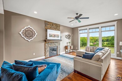 6825 SW 44th St, Topeka, KS 66610 - photo 7