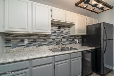 815 Duke Dr unit 427, Grand Forks, ND 58201 - photo 6