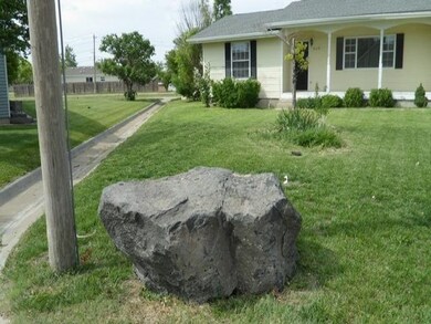 400 N Wildcat Ct, Hugoton, KS 67951 - photo 2
