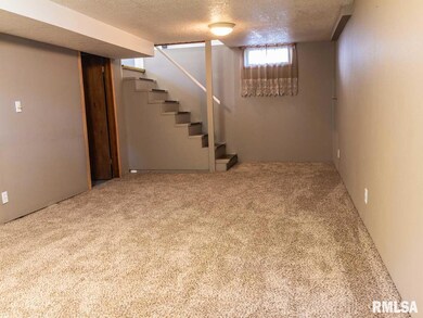 3122 Mckinley Ave, Davenport, IA 52802 - photo 3