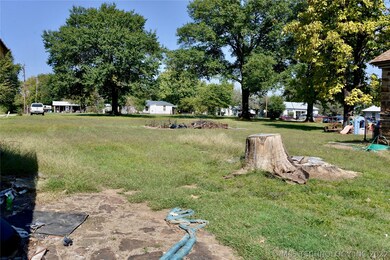 207 N Ferguson St, Henryetta, OK 74437 - photo 4