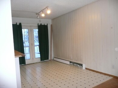 5025 dining area