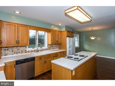 235 Spruce St, Denver, PA 17517 - photo 4