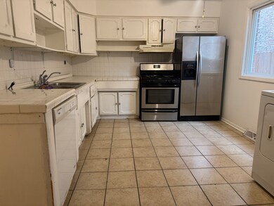 1634 W Morse Ave unit C, Chicago, IL 60626 - photo 2