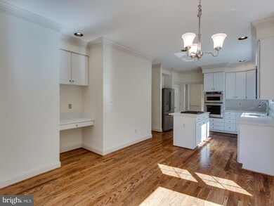 5807 Magnolia Ln, Falls Church, VA 22041 - photo 4