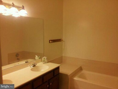 112 Gretna Green Ct unit XII-72, Alexandria, VA 22304 - photo 5