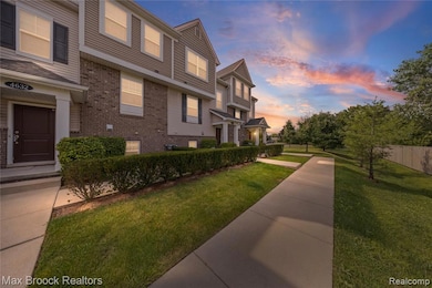 4636 Bradley Cir unit 12, Troy, MI 48085 - photo 3