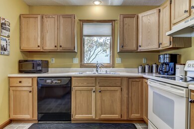 2702 S Chase Dr, Springfield, IL 62704 - photo 7