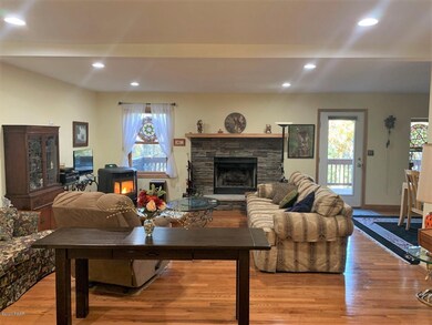 112 Maple Ln, Hawley, PA 18428 - photo 4