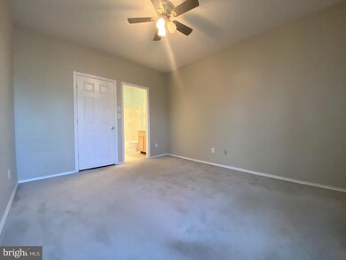 13070 Autumn Woods Way unit 301, Fairfax, VA 22033 - photo 6