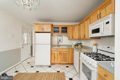 205 Greenview Ave, Reisterstown, MD 21136 - photo 6