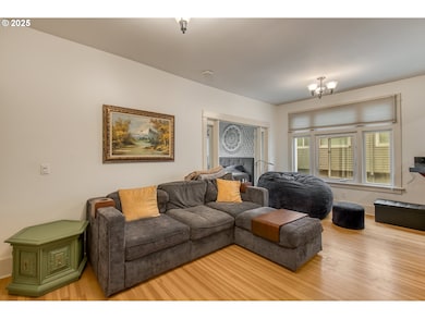 654 SW Grant St unit 304, Portland, OR 97201 - photo 4