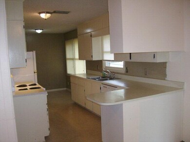 Kitchen w/breakfast
