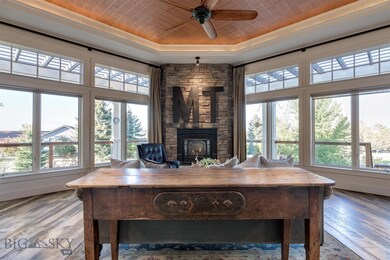 Living room with reclaimed circle sawn flooring, g