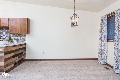 Dining Area 9082-SMALL