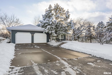 4705 Forest Grove Ct, Davenport, IA 52807 - photo 3