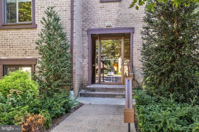 1629 Parkcrest Cir unit 200, Reston, VA 20190 - photo 3