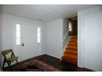 Entry/Foyer.