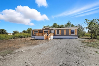 8908 Jeane's Ln, Alvarado, TX 76009 - photo 2