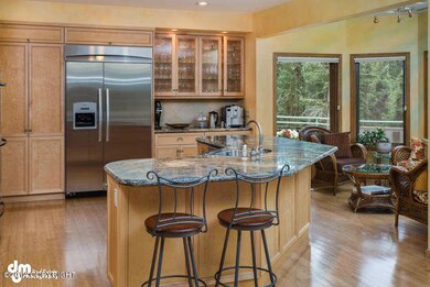 Kitchen and Breakfast Area