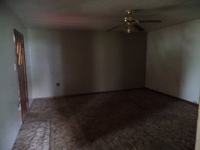 39 F St SW, Linton, IN 47441 - photo 2