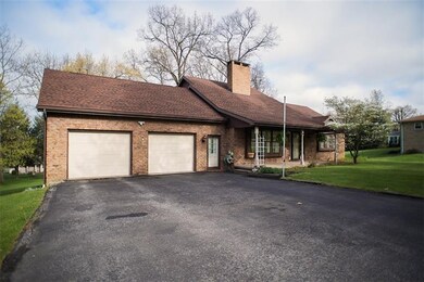 Attached Garage / Parking
