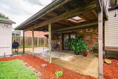 6912 Roseborough Ct, Louisville, KY 40228 - photo 3