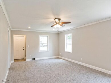 2623 E Walnut St, Des Moines, IA 50317 - photo 4