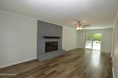 409 Scotsdale Dr, Jacksonville, NC 28546 - photo 2