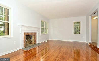 11416 Empire Ln, Rockville, MD 20852 - photo 2