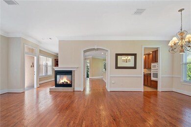 Living Rm/Dining Rm Combo-Super Open Area