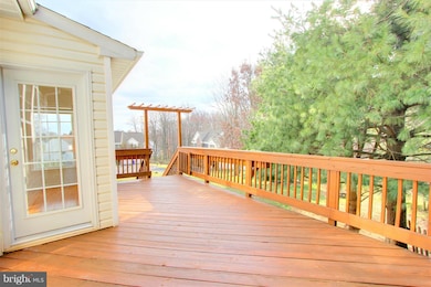 8606 Woods End Dr, Laurel, MD 20723 - photo 3