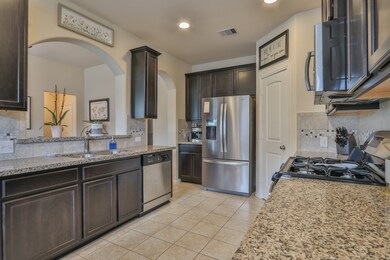 1047 Cash St, Alvin, TX 77511 - photo 4