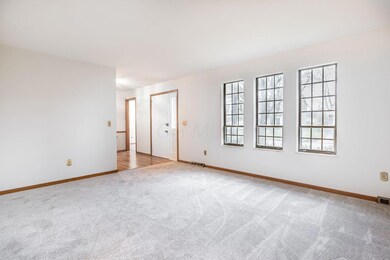 LR TO FOYER