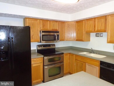 8123 Parkdale Ct, Springfield, VA 22153 - photo 2