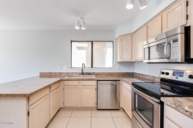 826 E Rosemonte Dr, Phoenix, AZ 85024 - photo 2