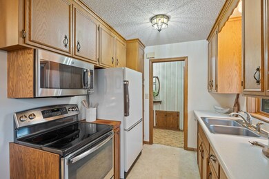 5133 Holiday Rd, Minnetonka, MN 55345 - photo 6