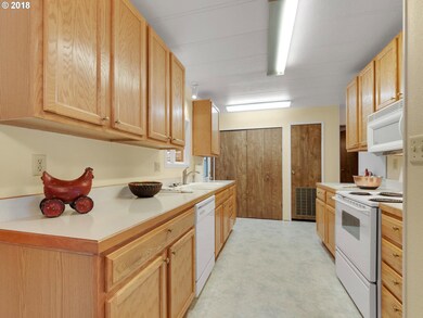 904 Dartmouth St, Newberg, OR 97132 - photo 6