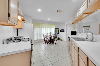 9443 Carmalee St, Houston, TX 77075 - photo 7