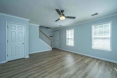 3249QueensGateWay006