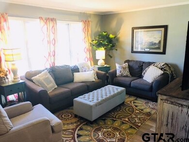 729 729 Barbara, Tyler, TX 75701 - photo 2